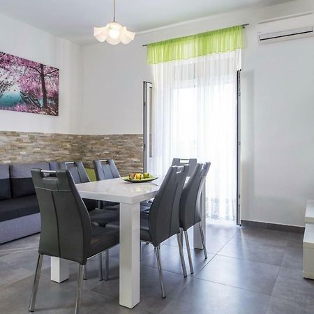 Koromačno Apartment Stefania On The Beach מראה חיצוני תמונה