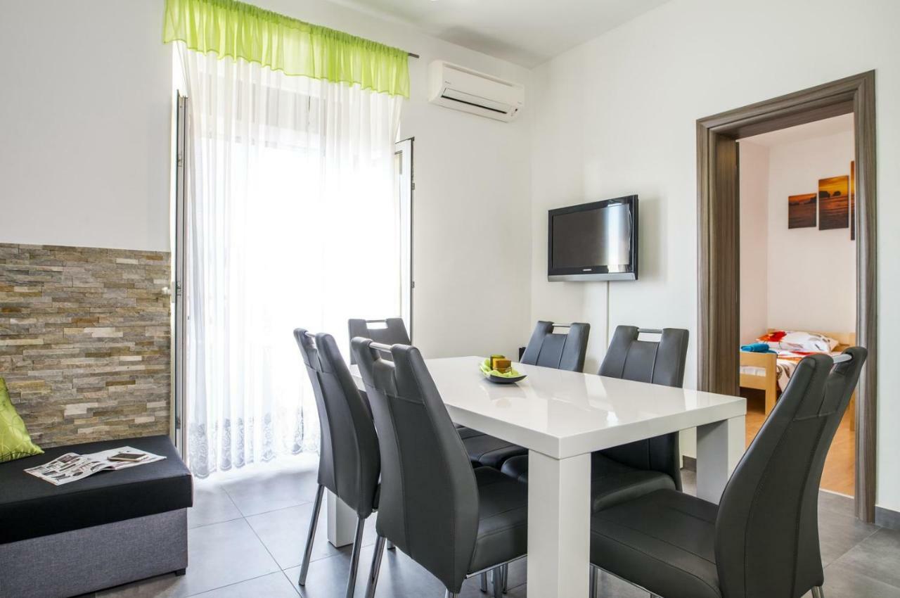 Koromačno Apartment Stefania On The Beach מראה חיצוני תמונה