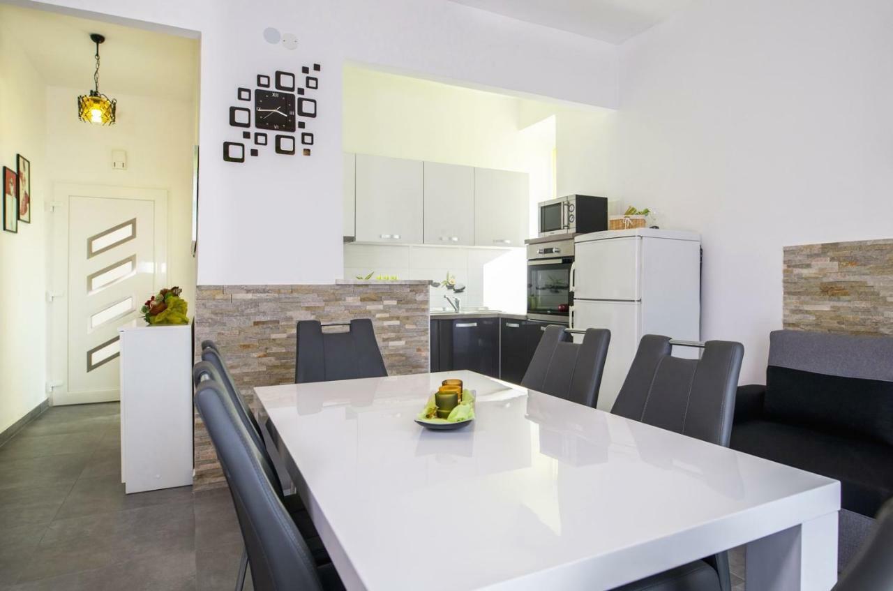 Koromačno Apartment Stefania On The Beach מראה חיצוני תמונה