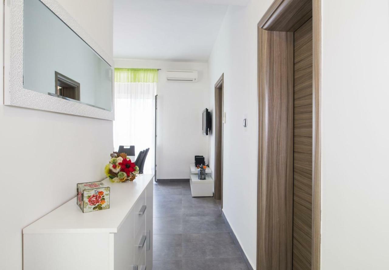 Koromačno Apartment Stefania On The Beach מראה חיצוני תמונה